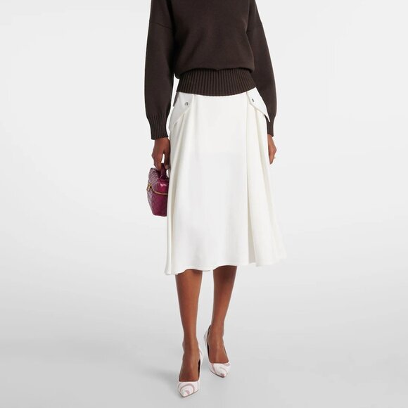 The Miss Z pumps from Christian Louboutin feature a charming all-over print set - Picture 3 of 7